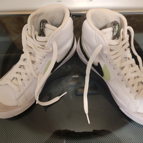 Nike Blazer Mid '77 "Barely Volt" Kids Size 5.5Y - Picture 3 of 8